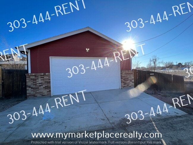 Building Photo - 5 Bedrooms & 2 Bathrooms walking distance to the Sheridan Light Rail Station!