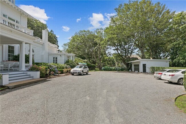 Building Photo - 718 Bellevue Ave