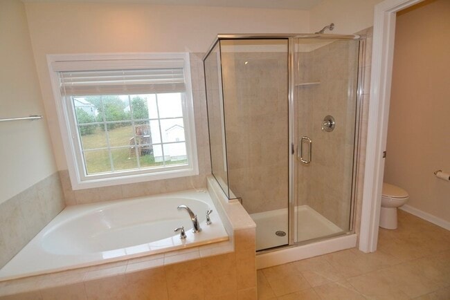 Building Photo - 8 Spicebush Ct
