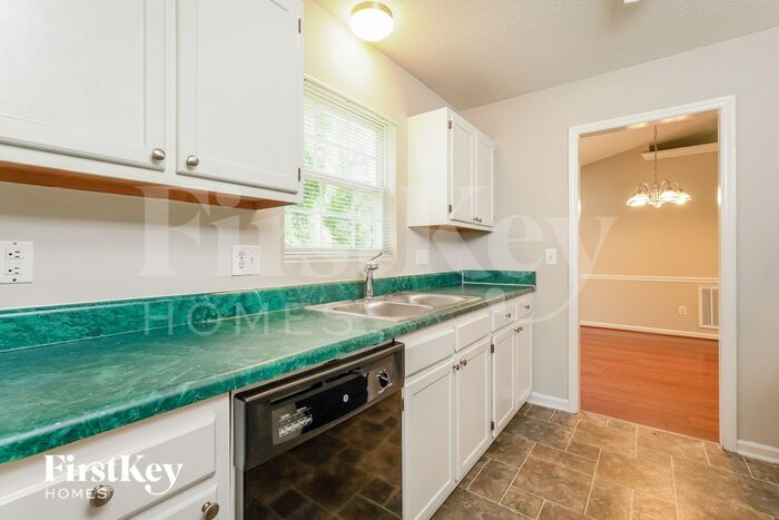 Building Photo - 514-513 3 Oaks Dr