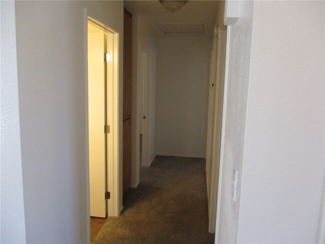 Building Photo - 1489 Bluffs Cir