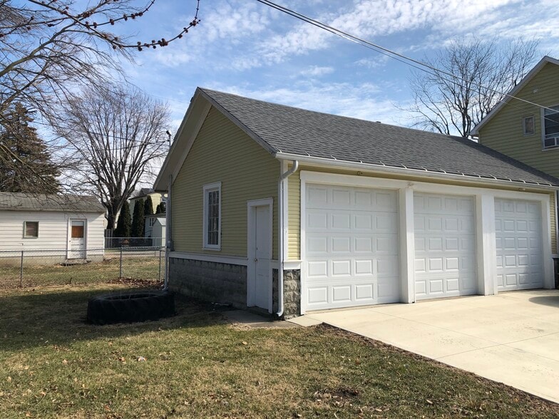 Building Photo - 324 W Lima St