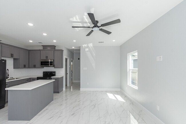 Building Photo - 6513 Avenue B