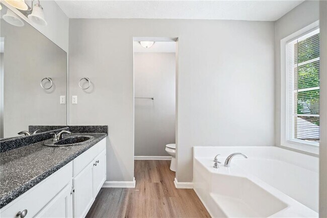 Building Photo - 5590 Princeton Oaks Dr