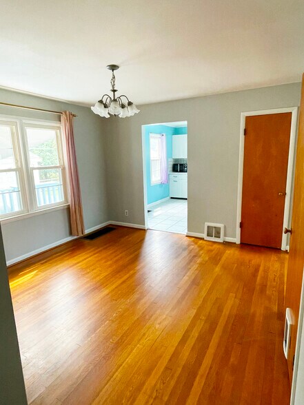 Dining room - 279 Highfield Dr