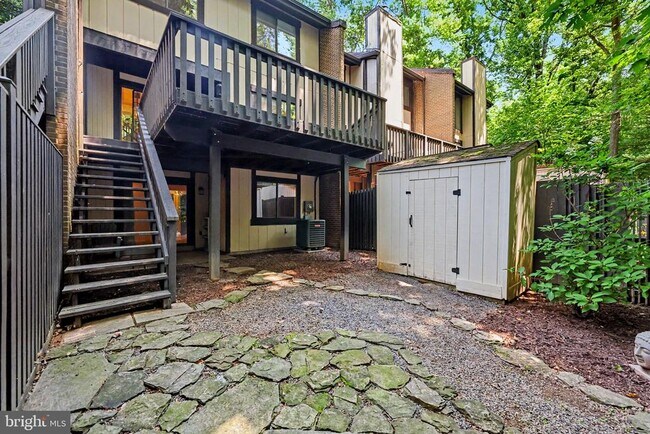 Building Photo - 2105 Glencourse Ln