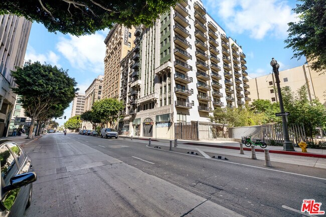 Building Photo - 416 S Spring St