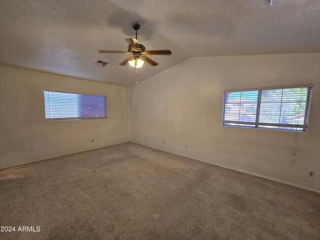 Building Photo - 913 W Sun Coast Dr