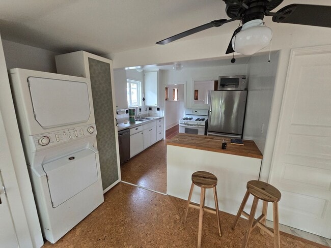 Building Photo - Beautiful 2 Bed 1 Bath Home in Sierra Madre