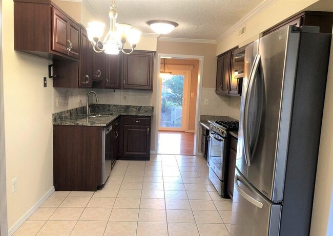 Building Photo - 166 Thoreau Dr