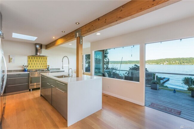 Building Photo - Stunning Lake Sammamish 50 Foot Waterfront...