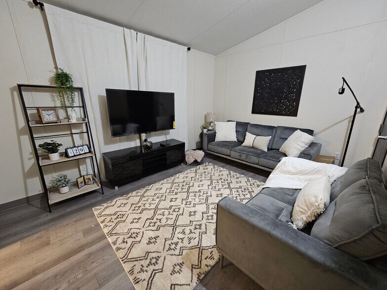 Building Photo - 12948 Ben Gurion St