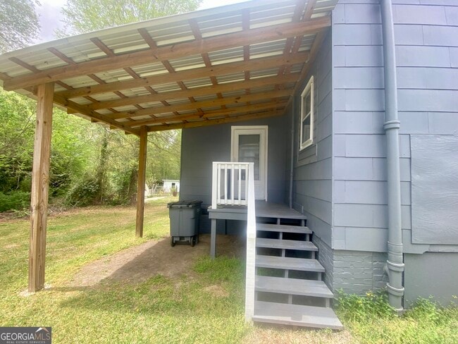 Building Photo - 914 Greenville St