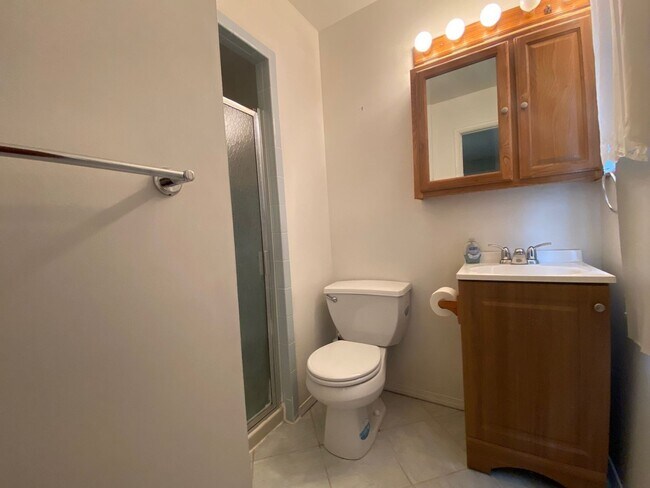 Building Photo - 6-Bedroom Single Family Home