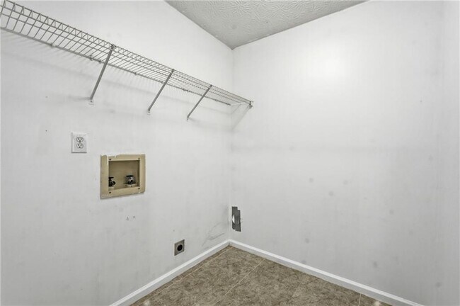 Building Photo - 575 Chandon Way