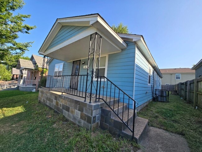Building Photo - 204 Greenlaw Ave