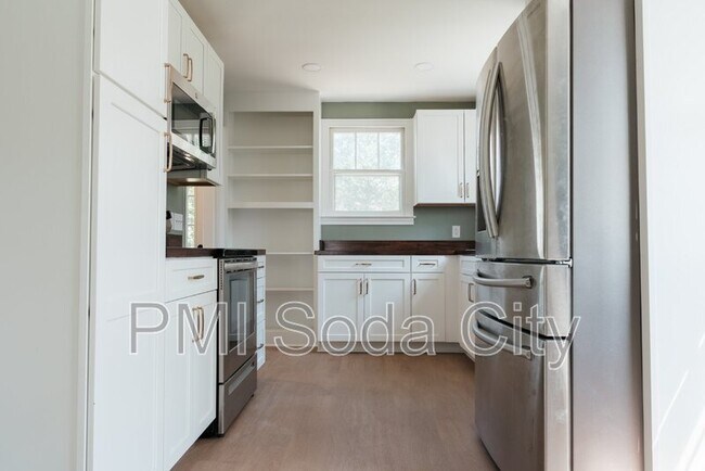 Building Photo - 332 Guilford St