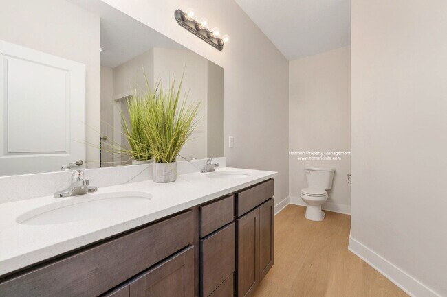 Building Photo - 2054 N Reece Ct