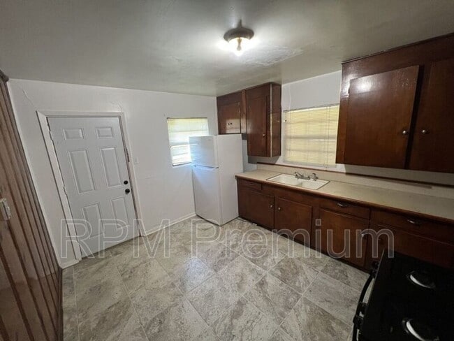 Building Photo - 13191 Sunshine Rd