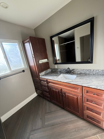 Building Photo - 40089 High St