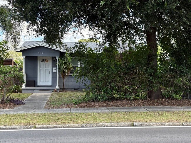 Primary Photo - Beautifully Appointed 3/2 w Garage For Ren...