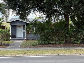 Building Photo - Beautifully Appointed 3/2 w Garage For Ren...