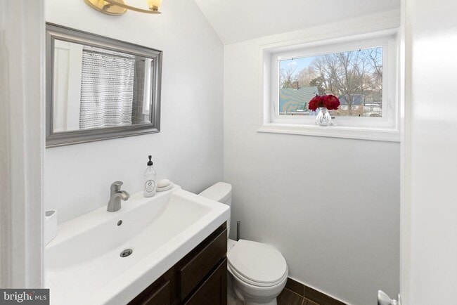 Building Photo - 1611 Ballard St