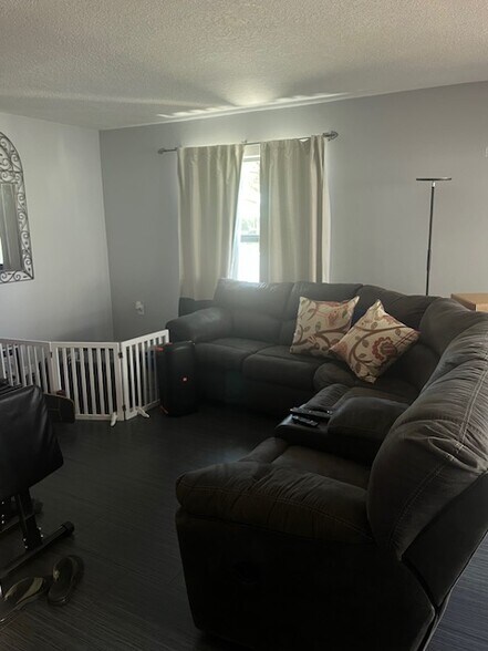 Building Photo - 4722 SW 67th Ave