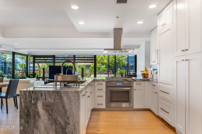 Building Photo - 7147 E Rancho Vista Dr