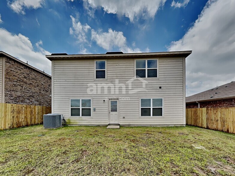 Building Photo - 9055 Lone Cypress Dr