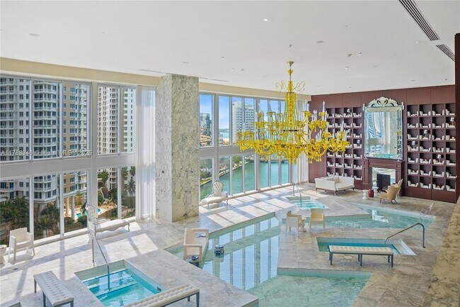 Building Photo - 495 Brickell Ave