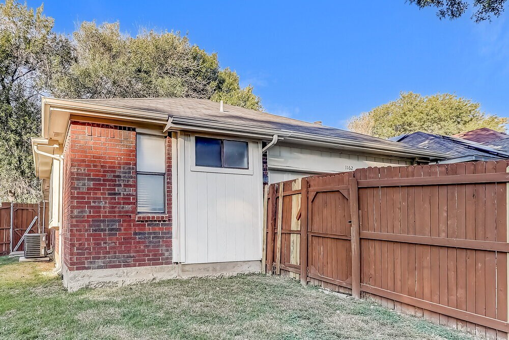 Building Photo - 1162 Hemlock Dr