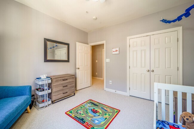 Building Photo - Bright and Modern Home with Prime Commuter...
