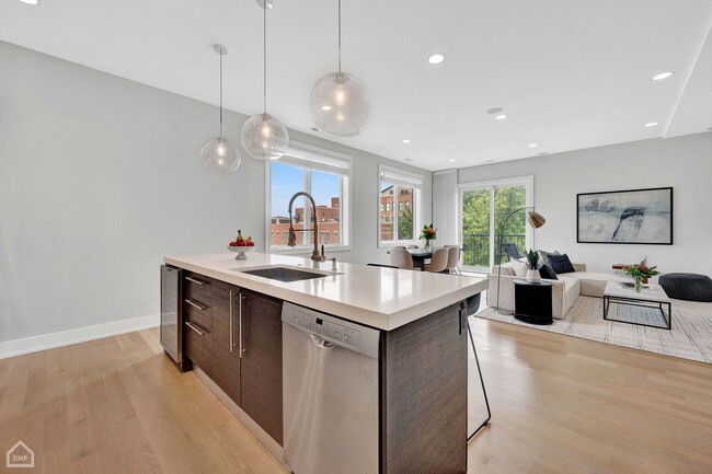 Building Photo - 1312 W Madison St