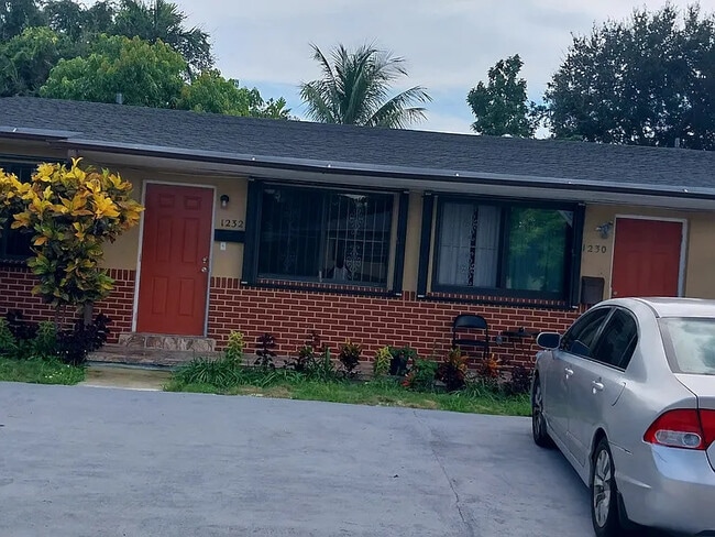 Building Photo - 1230 NE 136th Terrace