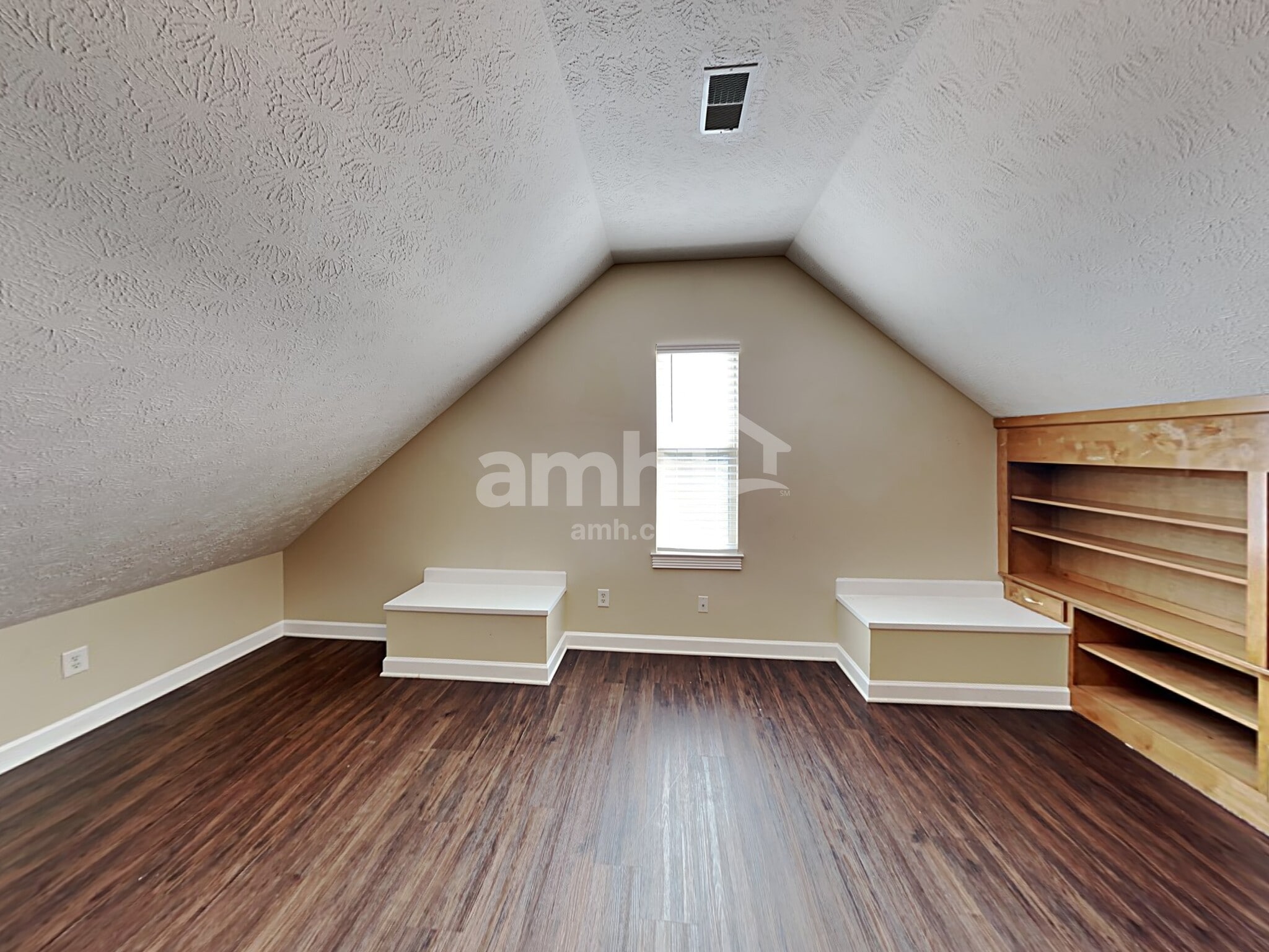 Building Photo - 305 Karlee Dr