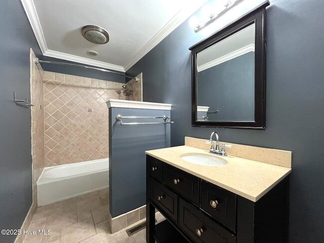 Building Photo - 7 Ash Ct