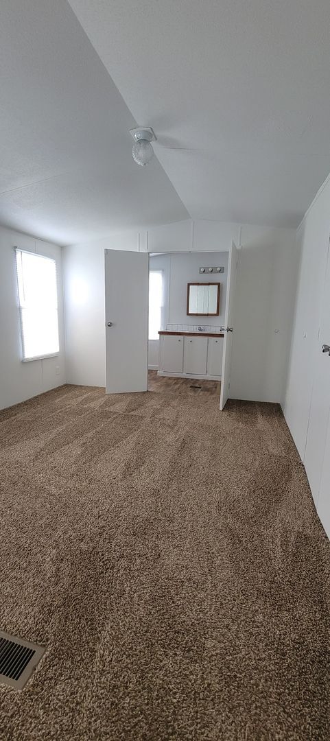 Building Photo - Ready to Move in