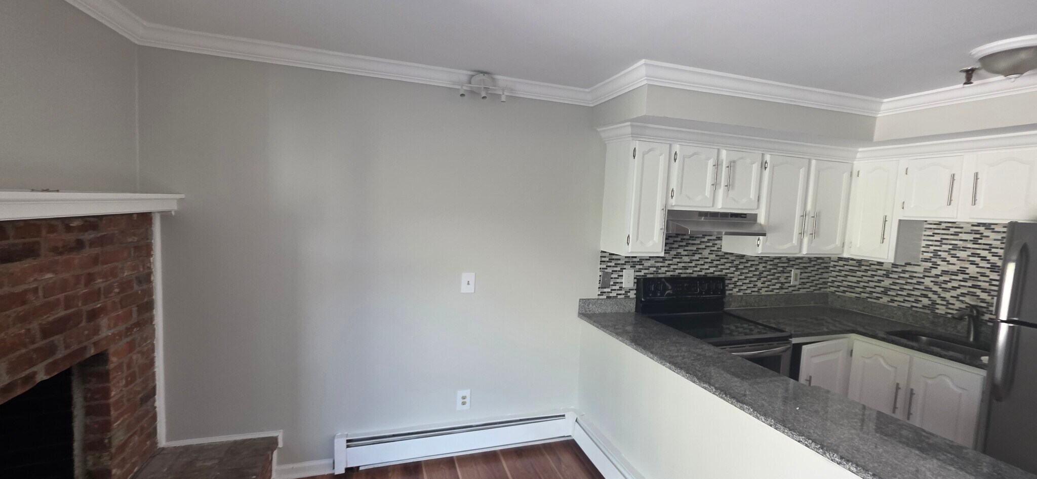 Building Photo - 678 Savin Ave