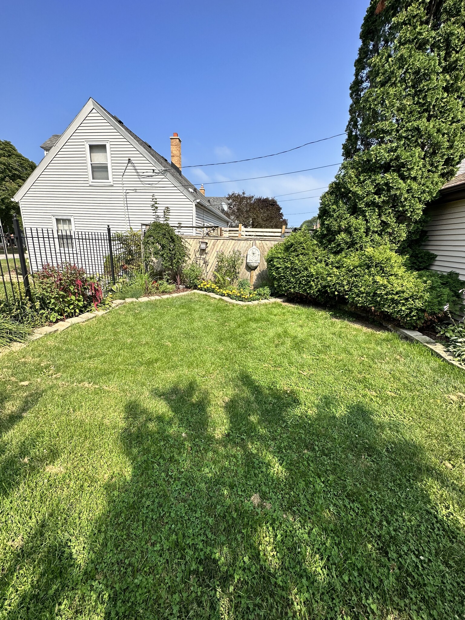 Back Yard - 3508 S Pine Ave