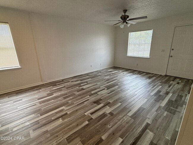 Building Photo - 3923 W 22nd St