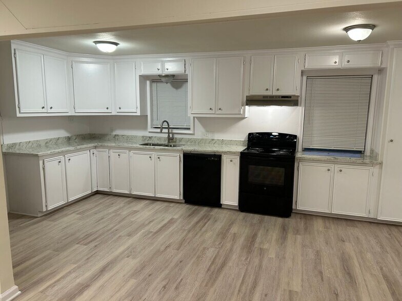 Building Photo - 235 Hwy 90 E