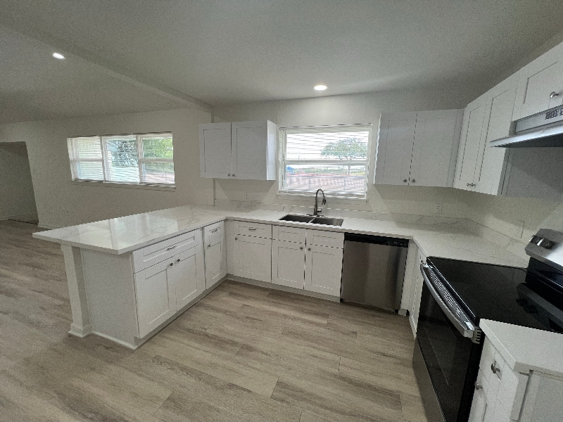 Building Photo - 1 10th Ave N