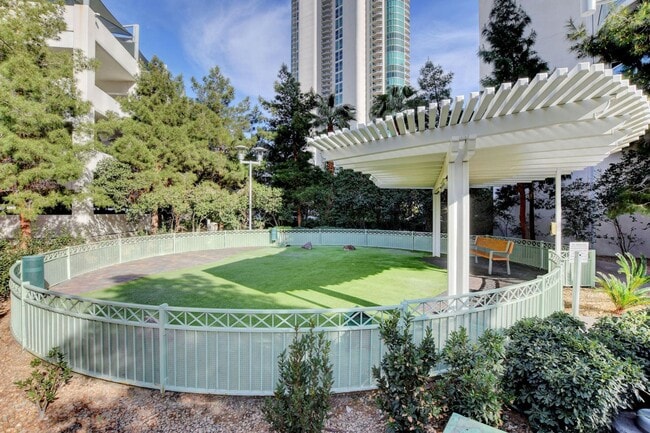 Building Photo - Turnberry Towers 2705W-City/Golf Course Views from this Stunning 1Bd/1.5Ba Residence