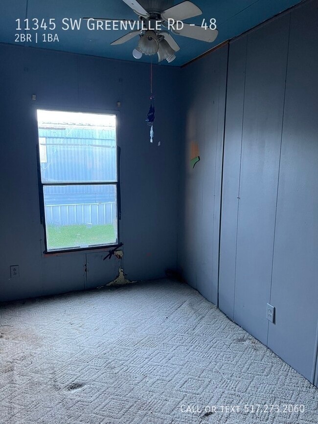 Building Photo - 2 bed 1 bath Mobile Home *Handy Man Special*