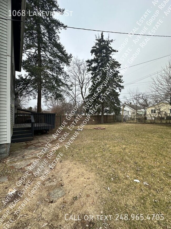 Building Photo - 1068 Lakeview St