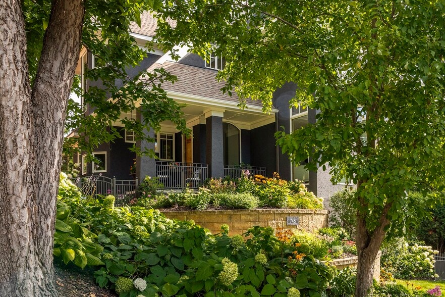 Welcome to 745 Rice Street E - 745 Rice St E