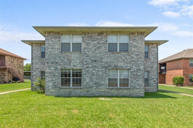 Primary Photo - 5545 Brookview Ct