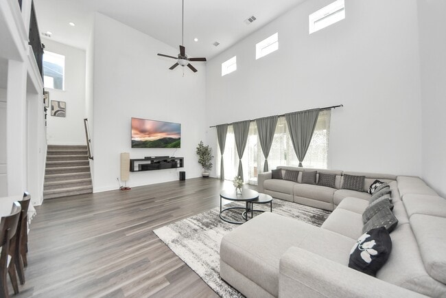 Building Photo - 10018 Knollwood Ln