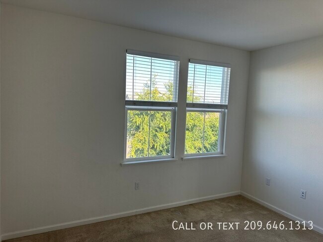 Building Photo - 17624 Monroe Dr